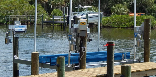 Elevator boat lift on a private dock